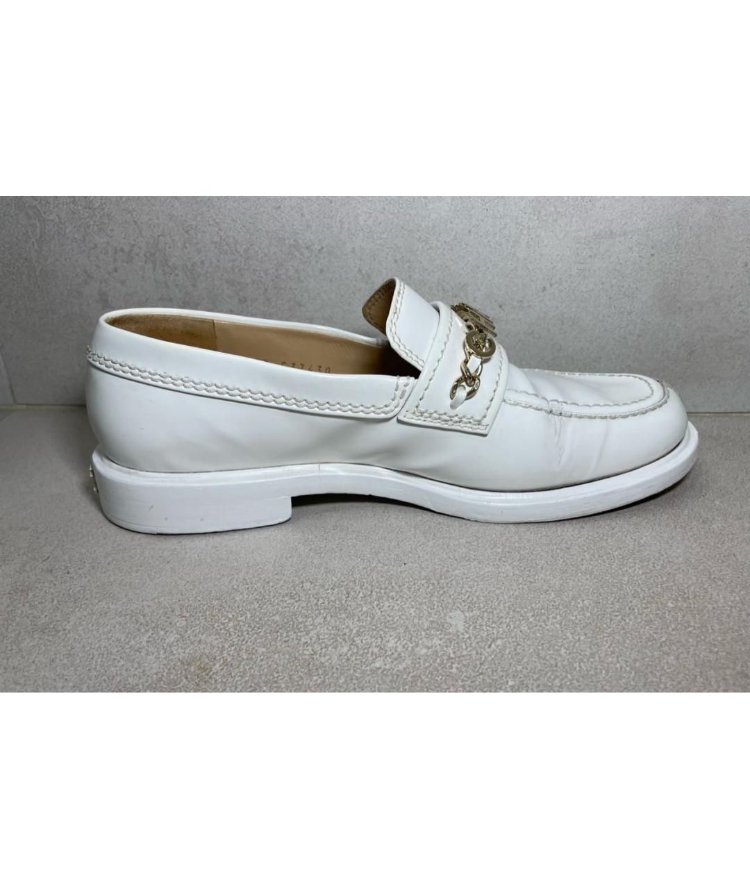 CHANEL Белые лоферы из лакированной кожи, фото 6