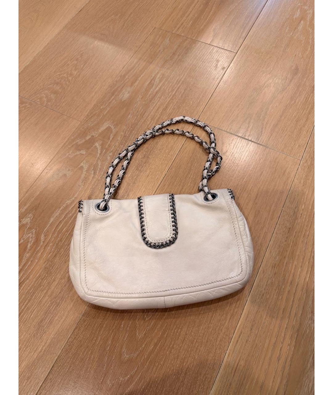 CHANEL Белая кожаная сумка с короткими ручками, фото 2