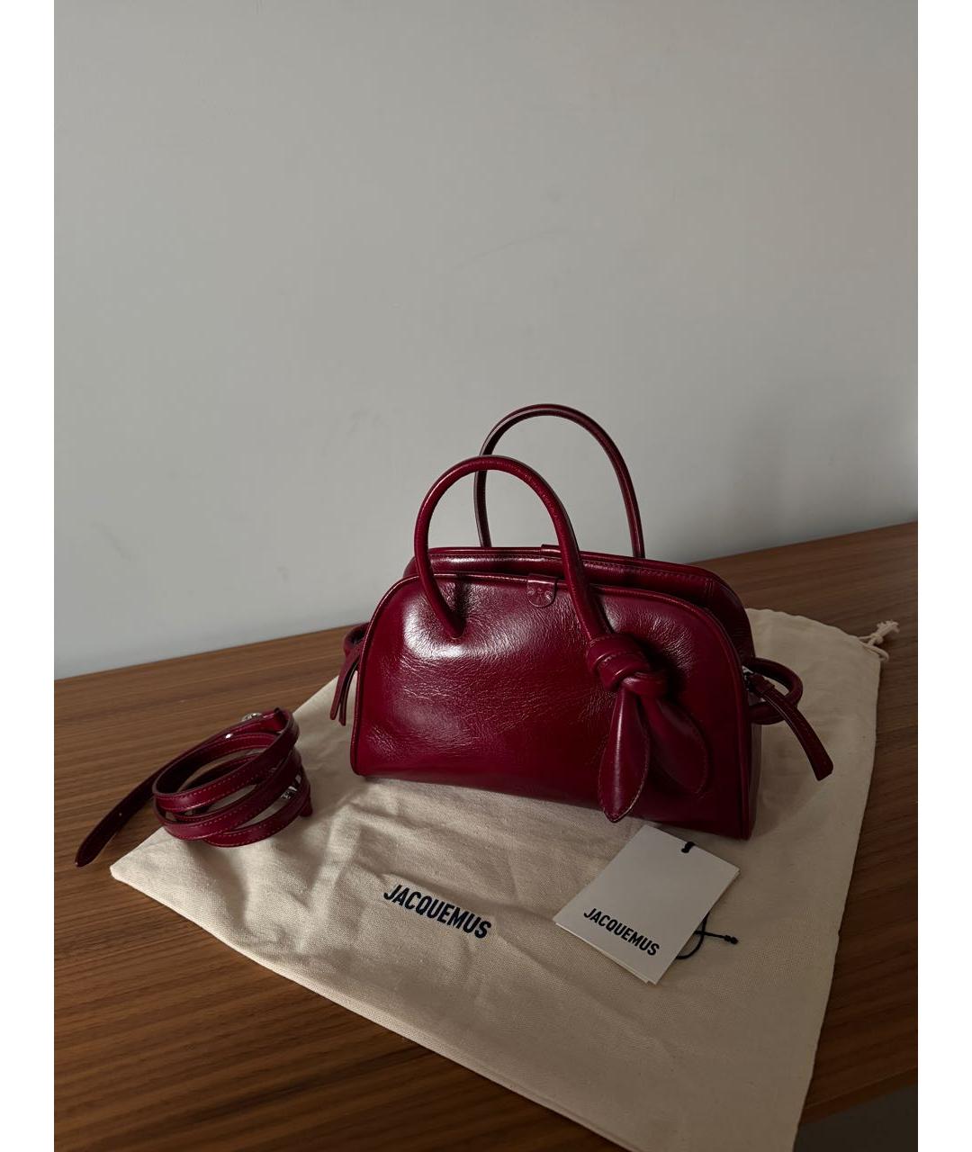 JACQUEMUS Бордовая кожаная сумка с короткими ручками, фото 2