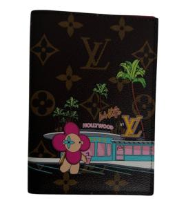 LOUIS VUITTON Обложка/футляр