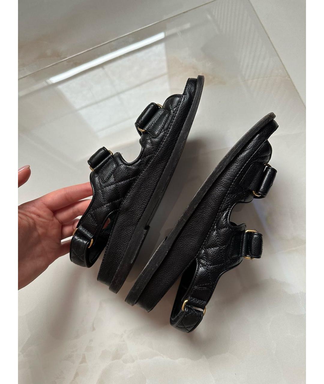 CHANEL Черные кожаные сандалии, фото 5