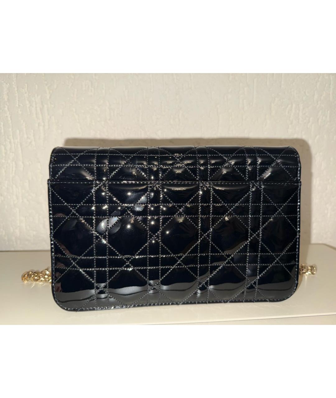 CHRISTIAN DIOR Черная сумка через плечо из лакированной кожи, фото 3