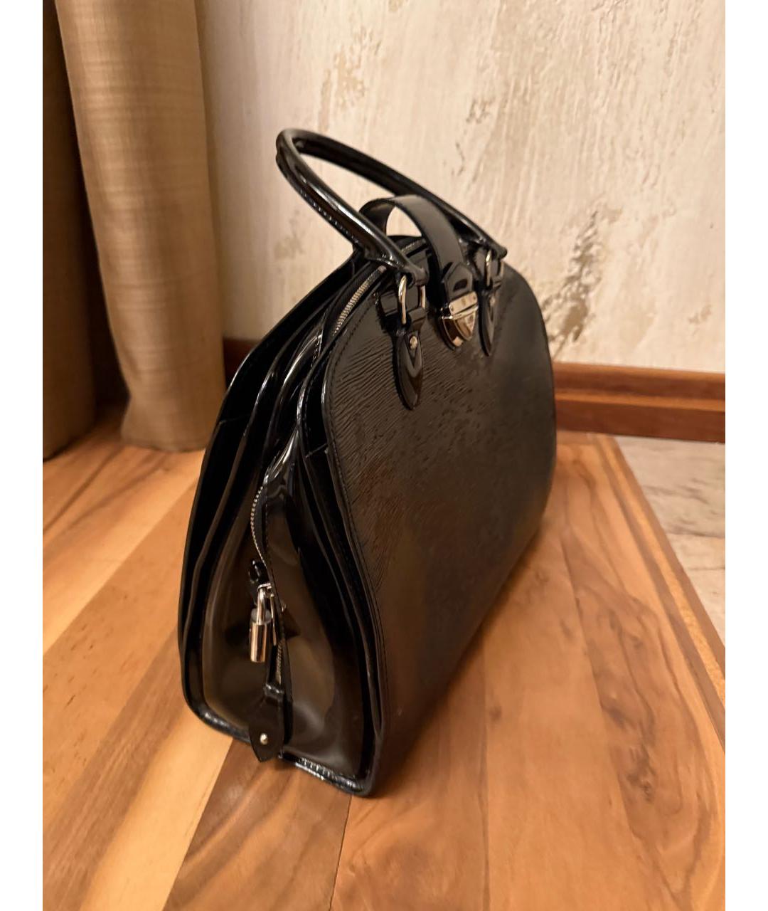 LOUIS VUITTON Черная сумка с короткими ручками из лакированной кожи, фото 2