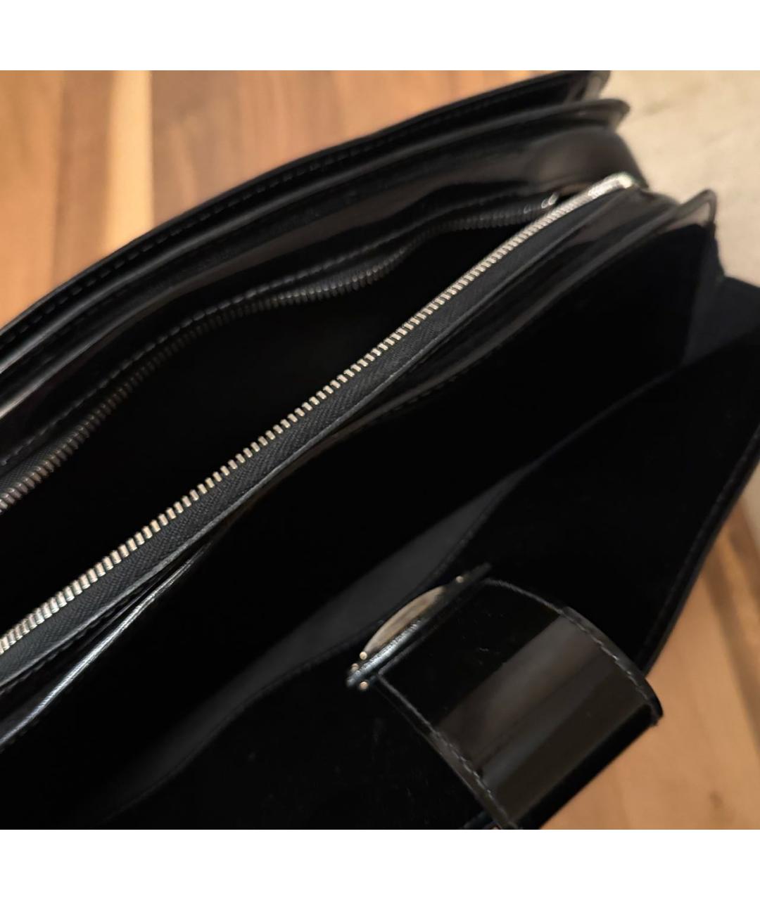 LOUIS VUITTON Черная сумка с короткими ручками из лакированной кожи, фото 4