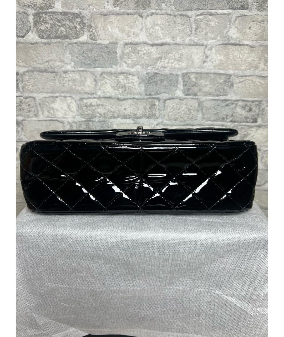 CHANEL Черная сумка через плечо из лакированной кожи, фото 6