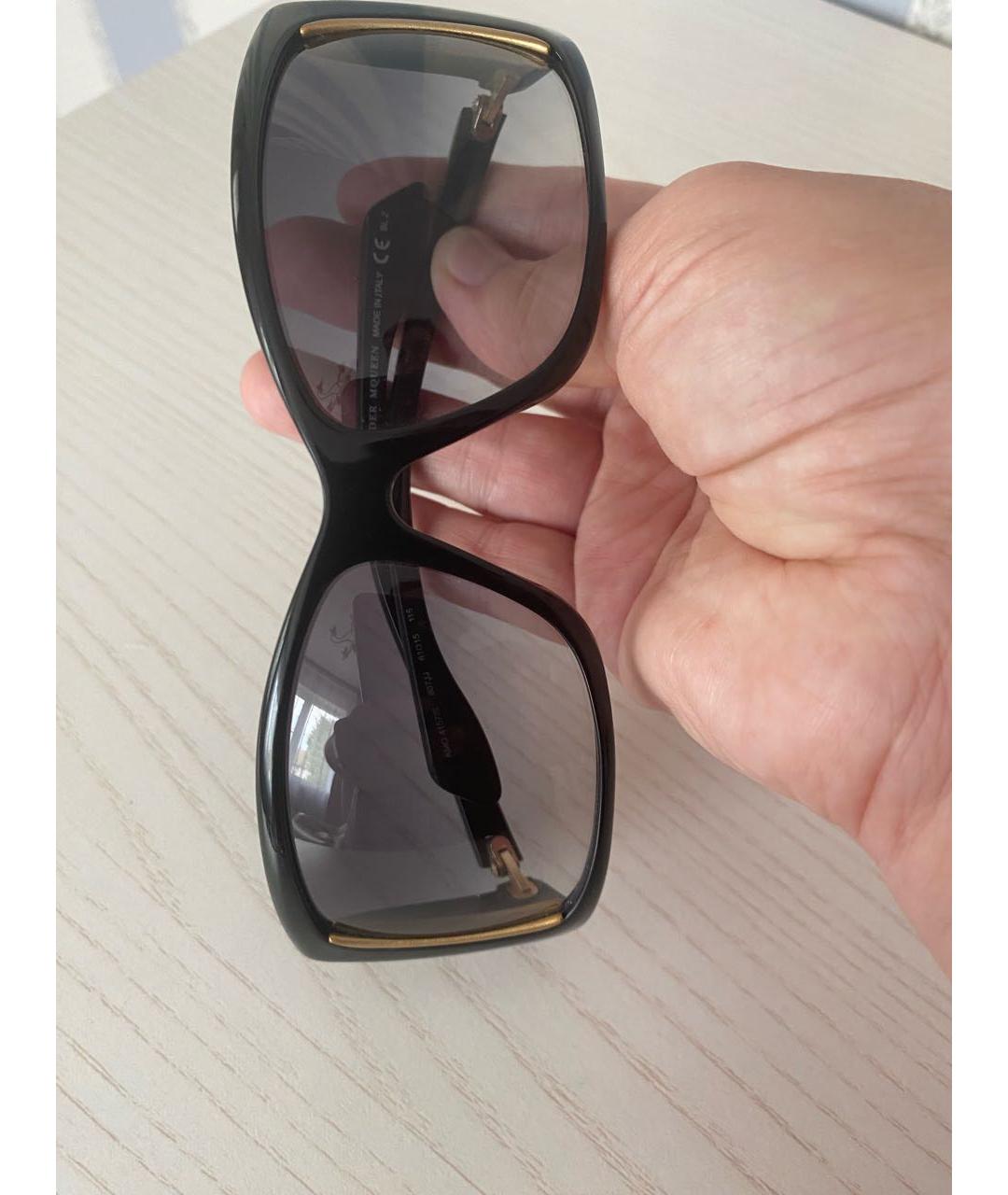 ALEXANDER MCQUEEN Черные пластиковые солнцезащитные очки, фото 4