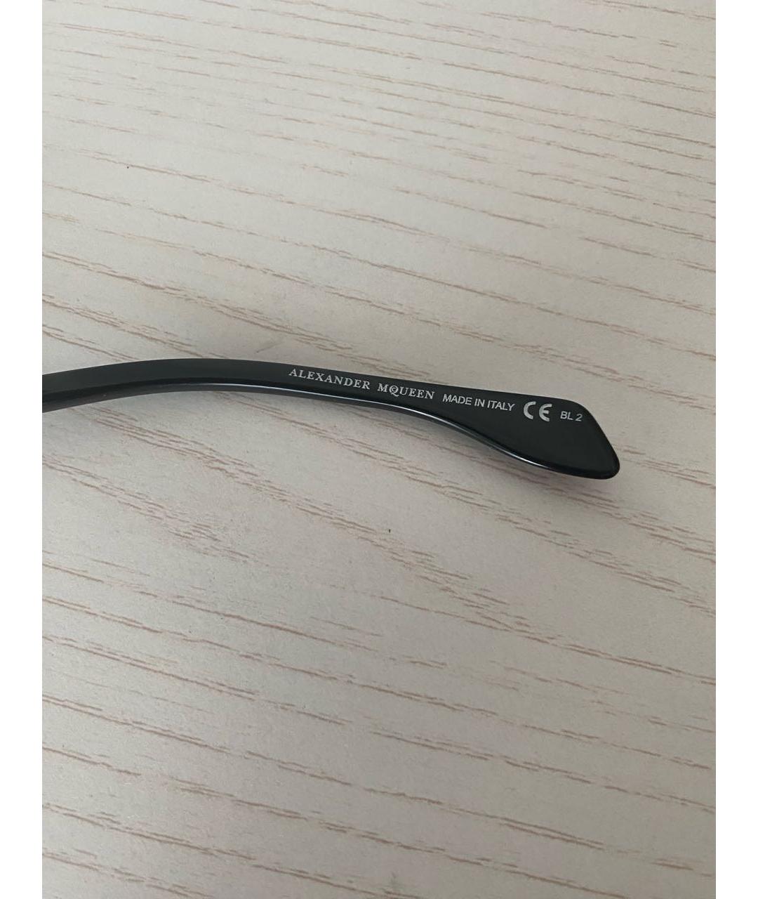 ALEXANDER MCQUEEN Черные пластиковые солнцезащитные очки, фото 6