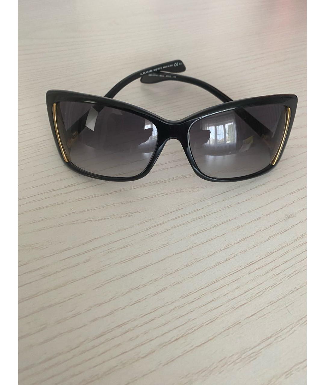 ALEXANDER MCQUEEN Черные пластиковые солнцезащитные очки, фото 7