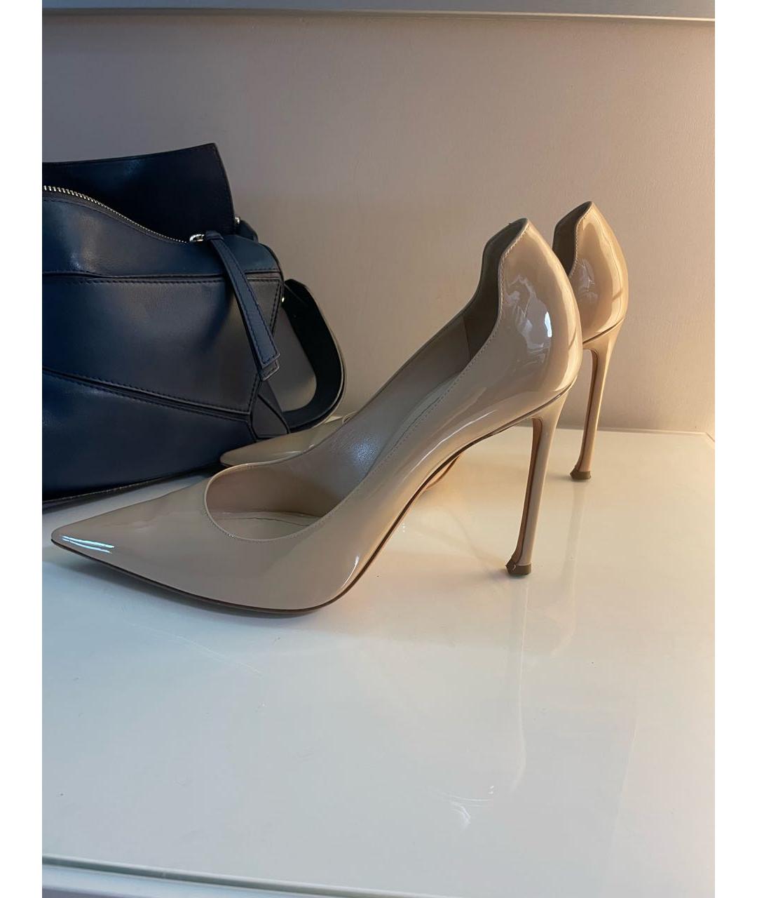 CHRISTIAN DIOR Бежевые туфли из лакированной кожи, фото 7