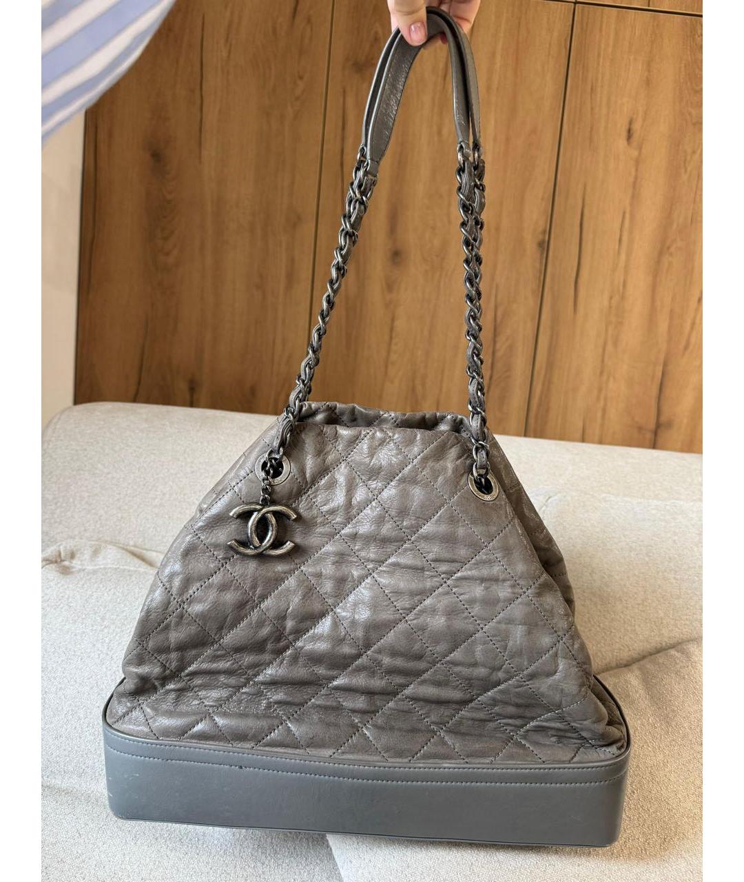 CHANEL Серая кожаная сумка через плечо, фото 3