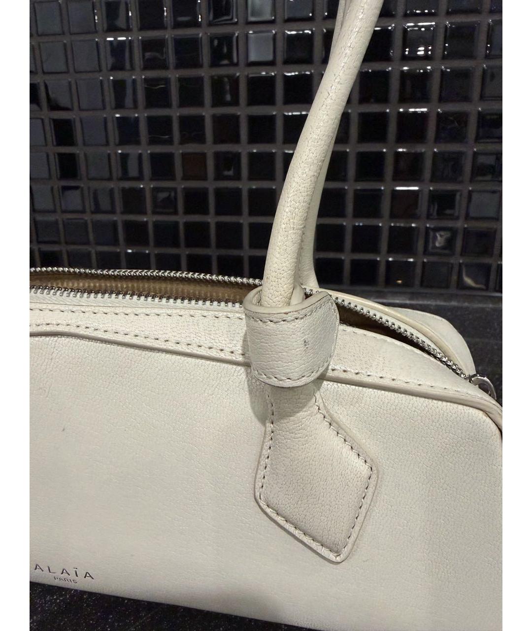 ALAIA Белая кожаная сумка с короткими ручками, фото 3