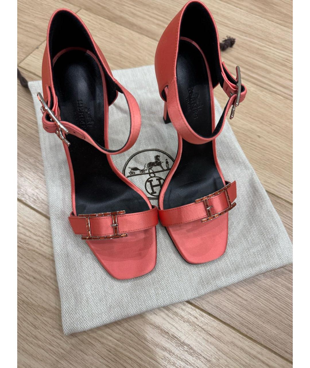 HERMES Коралловые текстильные босоножки, фото 3