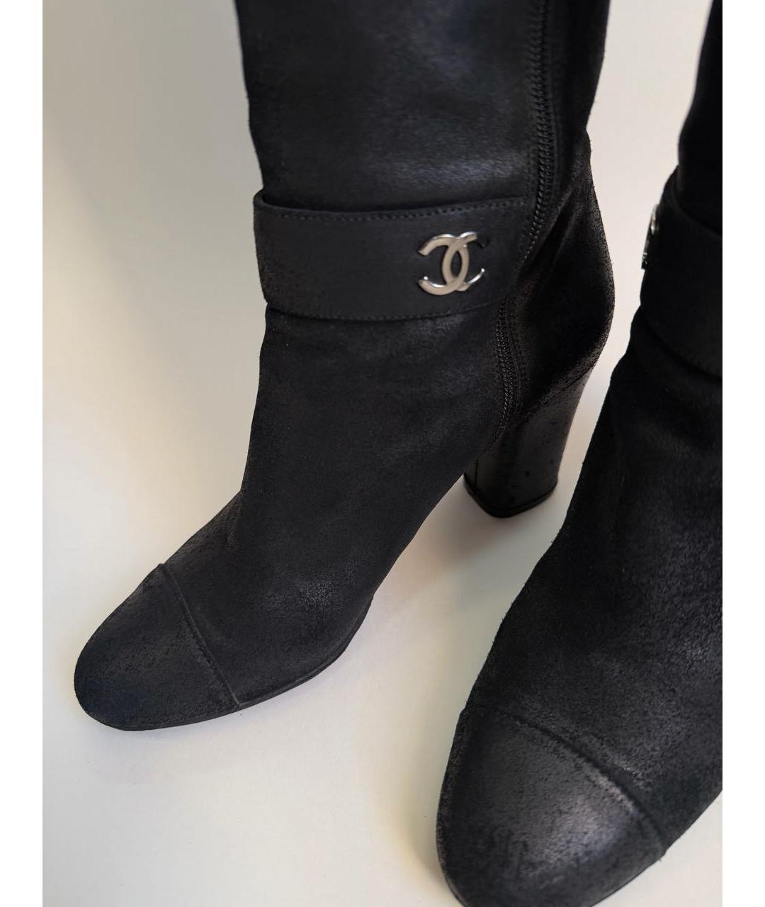 CHANEL Черные замшевые сапоги, фото 8