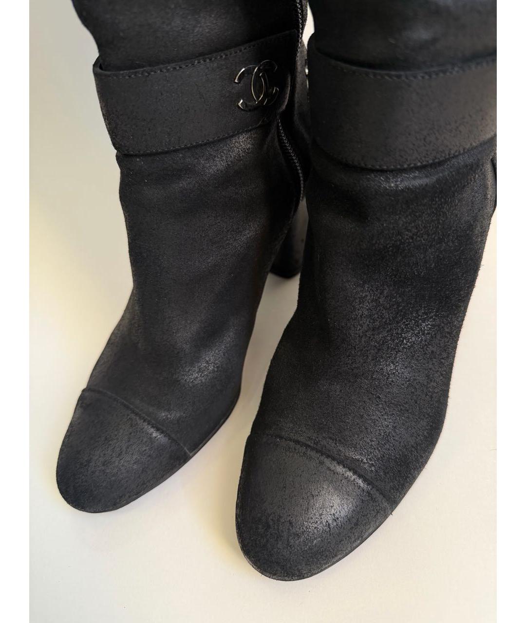 CHANEL Черные замшевые сапоги, фото 7