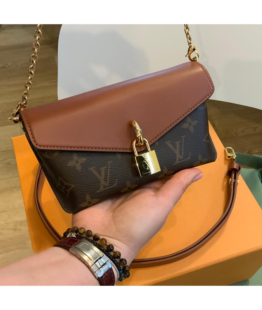 LOUIS VUITTON Коричневая сумка через плечо, фото 8