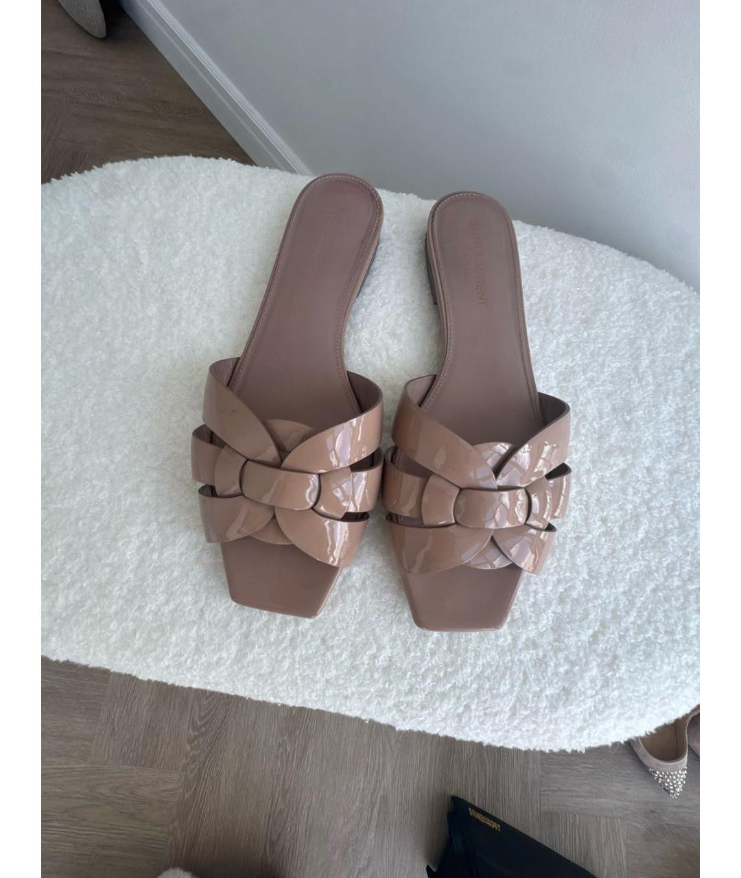 SAINT LAURENT Бежевые шлепанцы из лакированной кожи, фото 3