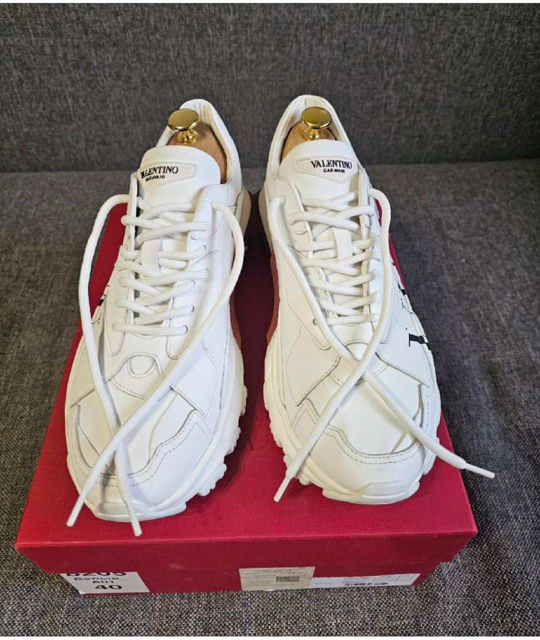 VALENTINO Белые кожаные кроссовки, фото 2
