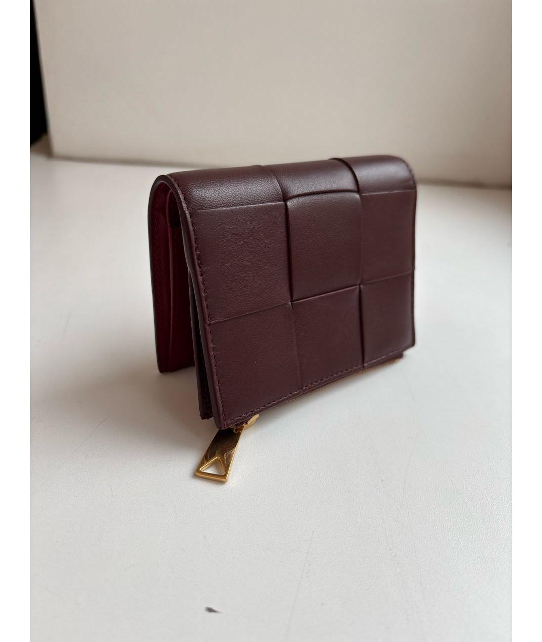 BOTTEGA VENETA Бордовый кожаный кошелек, фото 2