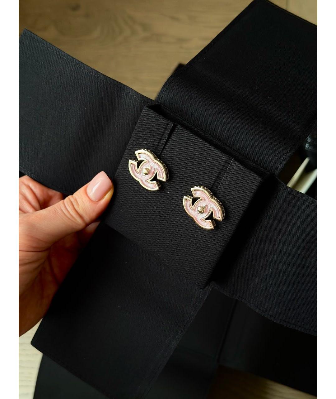 CHANEL Розовые металлические серьги, фото 2