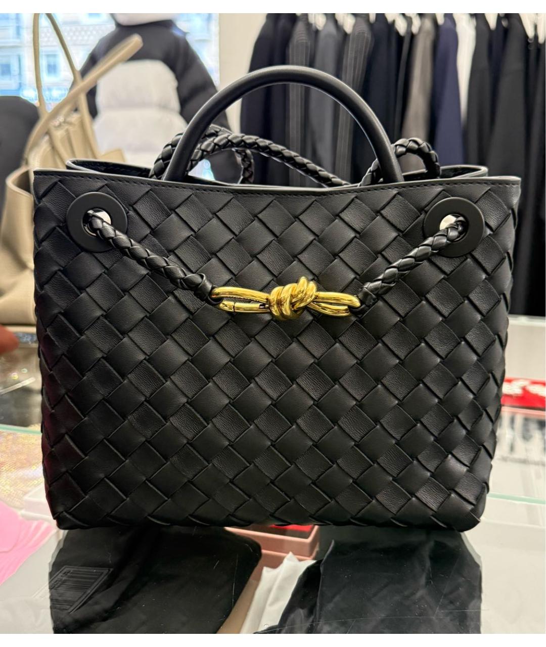 BOTTEGA VENETA Черная кожаная сумка с короткими ручками, фото 6