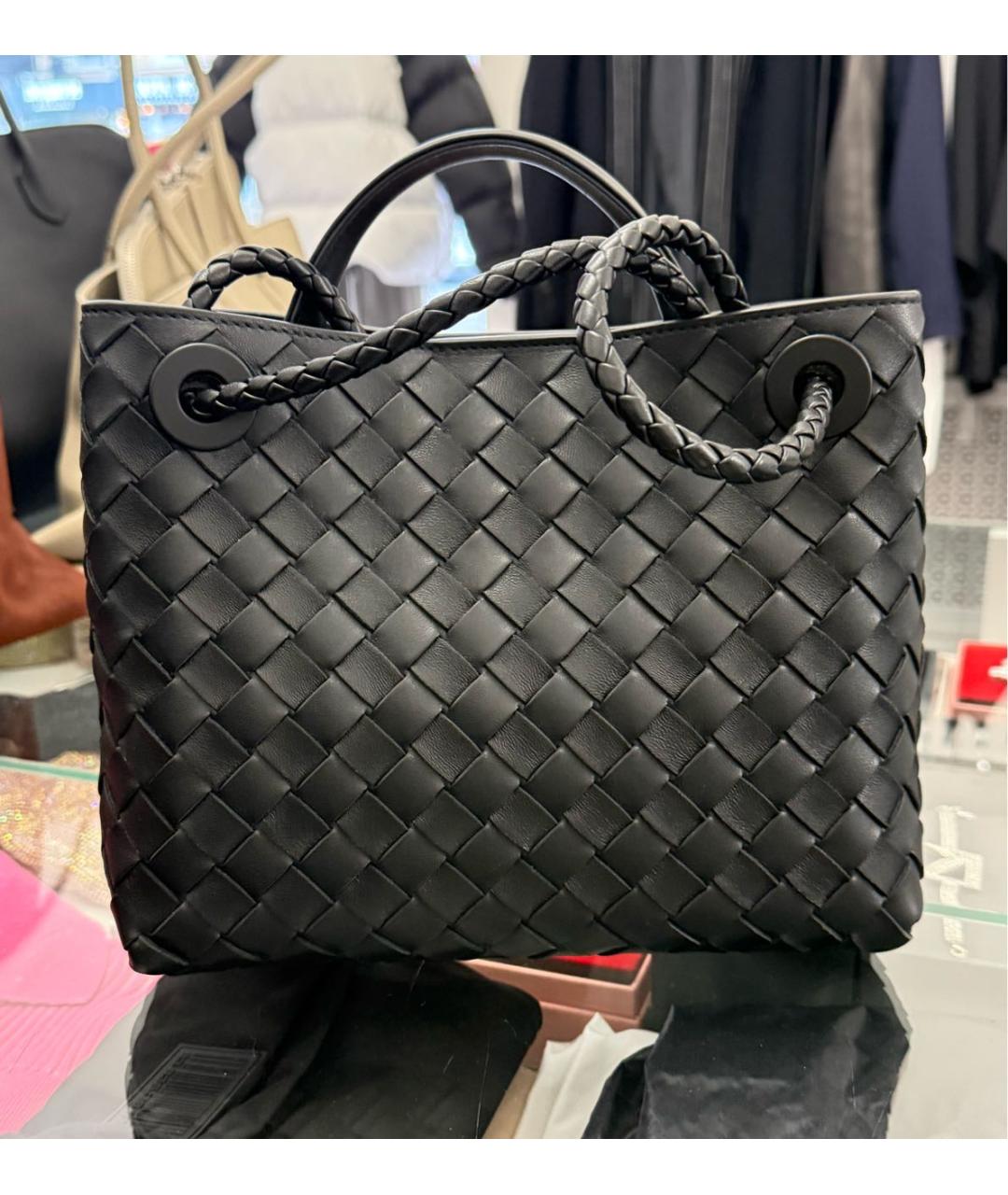 BOTTEGA VENETA Черная кожаная сумка с короткими ручками, фото 3
