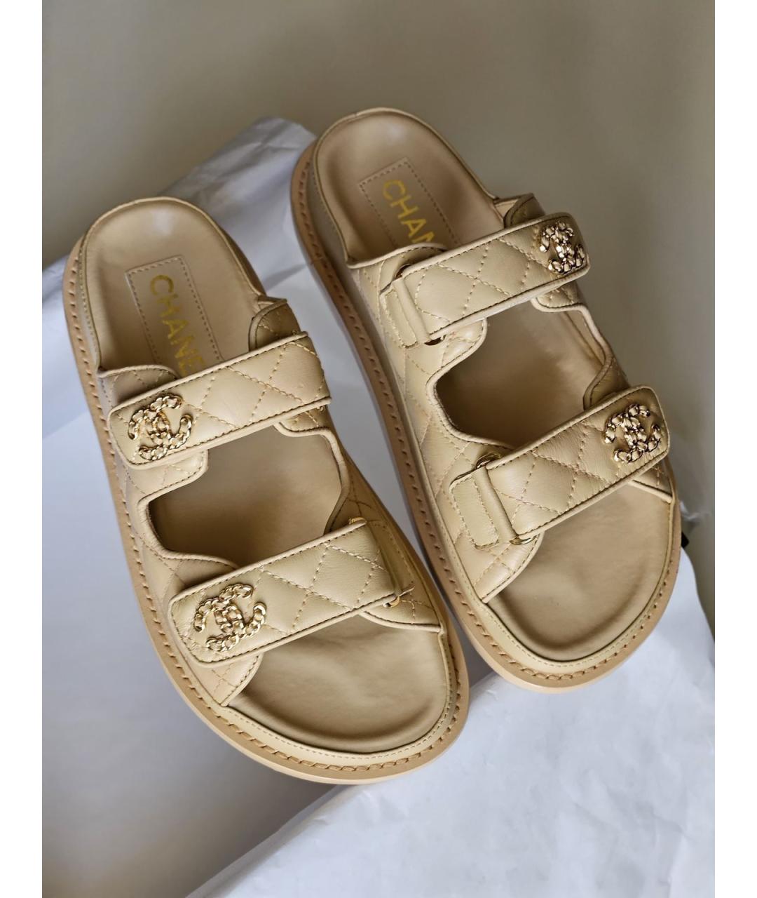 CHANEL Бежевые кожаные сандалии, фото 2