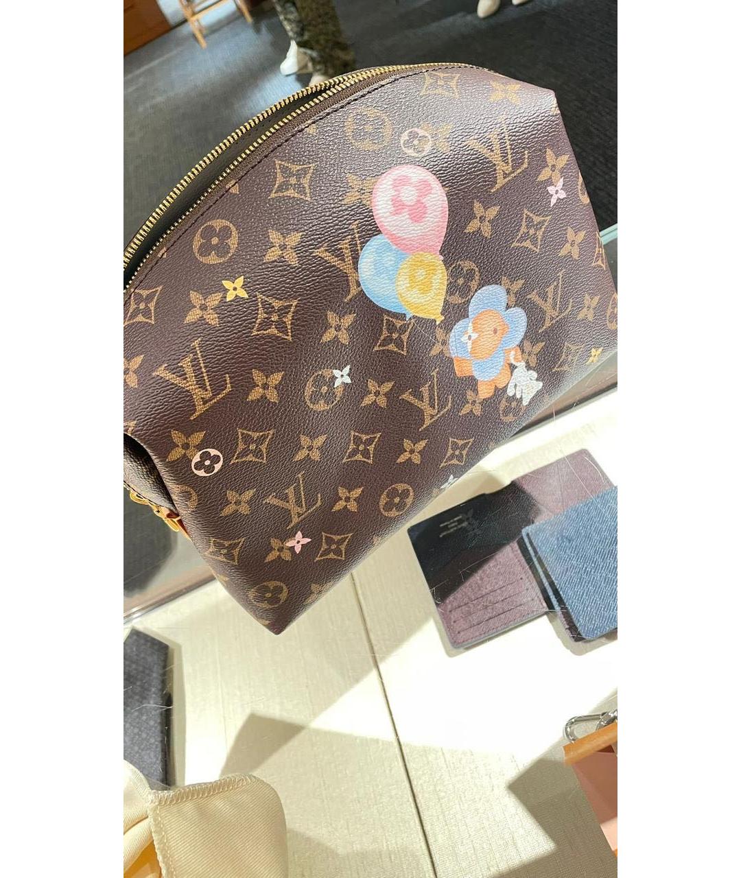 LOUIS VUITTON Коричневая косметичка, фото 4