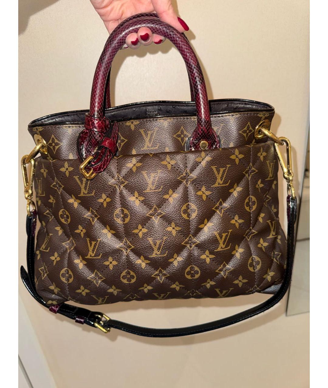 LOUIS VUITTON Коричневая сумка с короткими ручками из экзотической кожи, фото 3