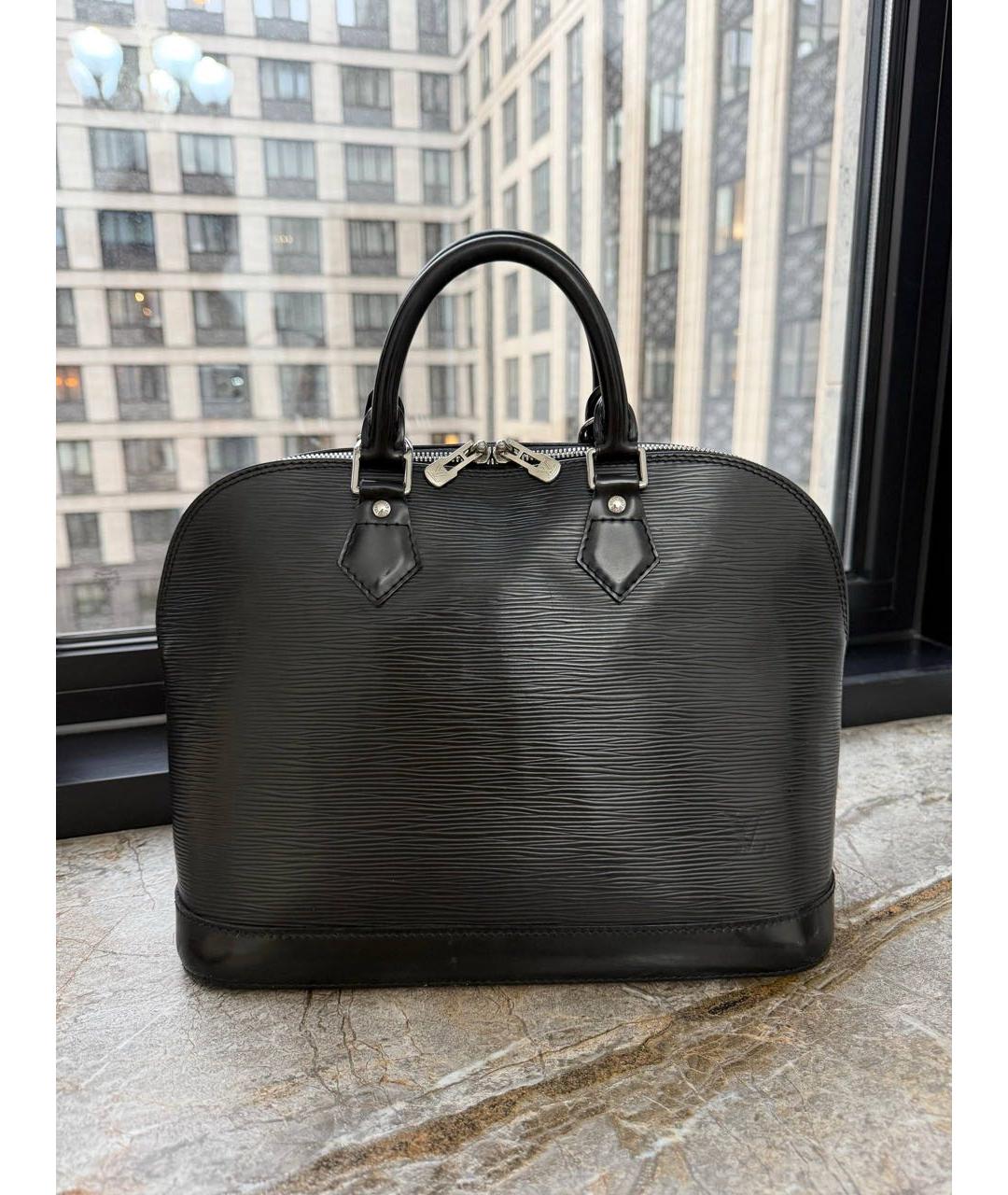 LOUIS VUITTON Черная кожаная сумка с короткими ручками, фото 6