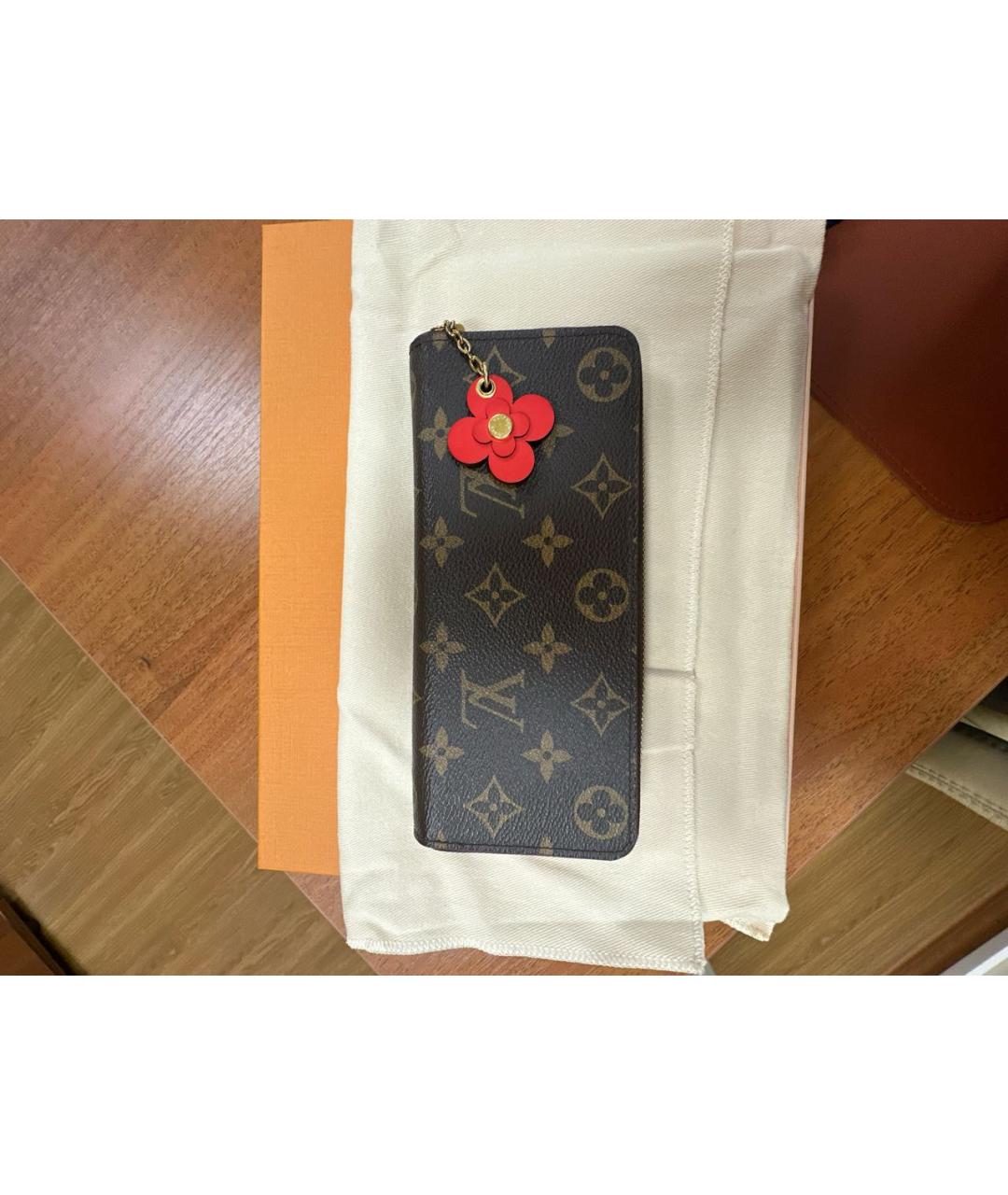 LOUIS VUITTON Коричневый кожаный кошелек, фото 5