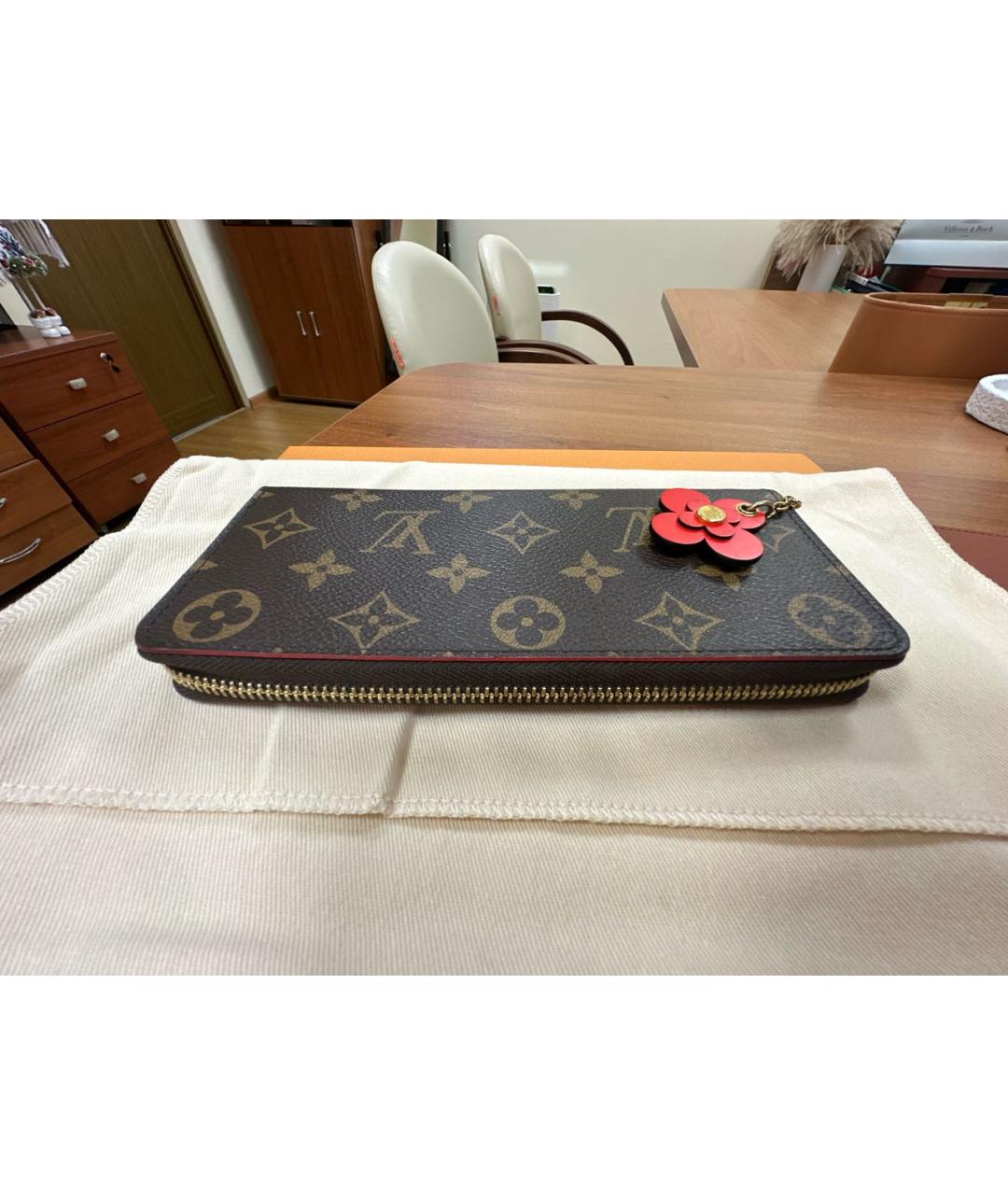 LOUIS VUITTON Коричневый кожаный кошелек, фото 2