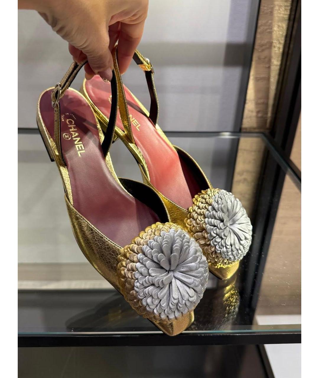 CHANEL Золотые кожаные туфли, фото 2