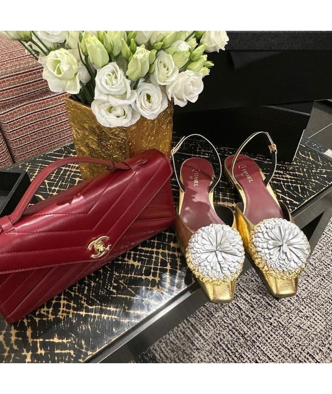CHANEL Золотые кожаные туфли, фото 6