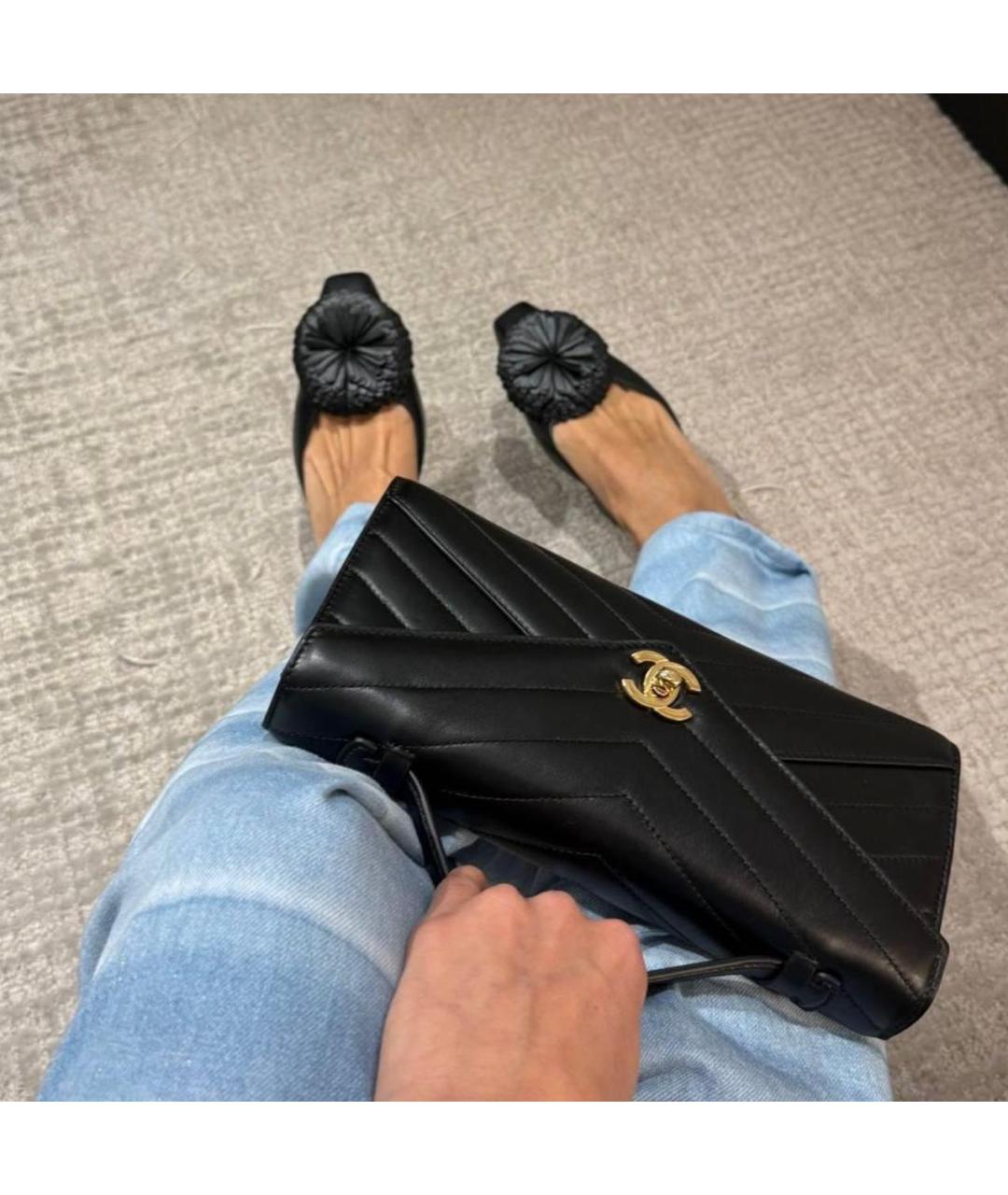 CHANEL Черная кожаная сумка с короткими ручками, фото 4