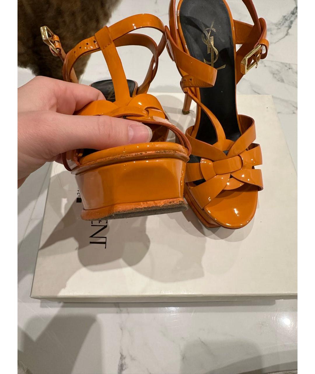 SAINT LAURENT Оранжевое босоножки из лакированной кожи, фото 7