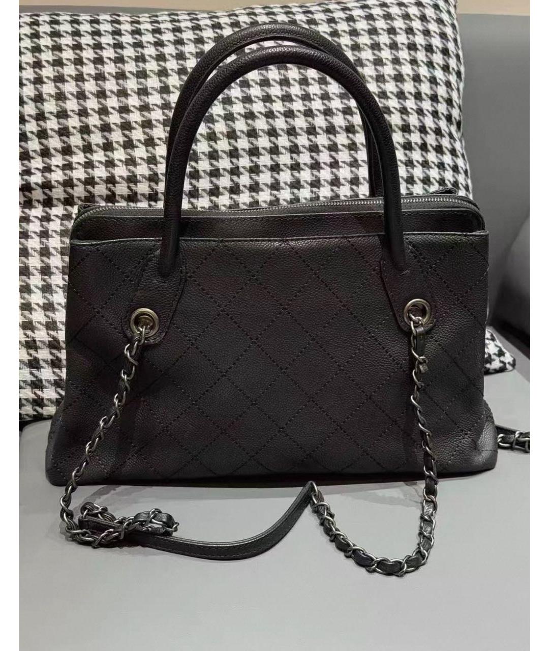 CHANEL Черная кожаная сумка с короткими ручками, фото 3