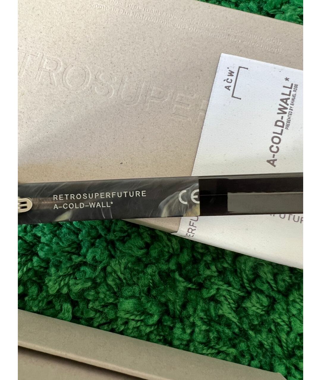 A-COLD-WALL* Антрацитовые пластиковые солнцезащитные очки, фото 7