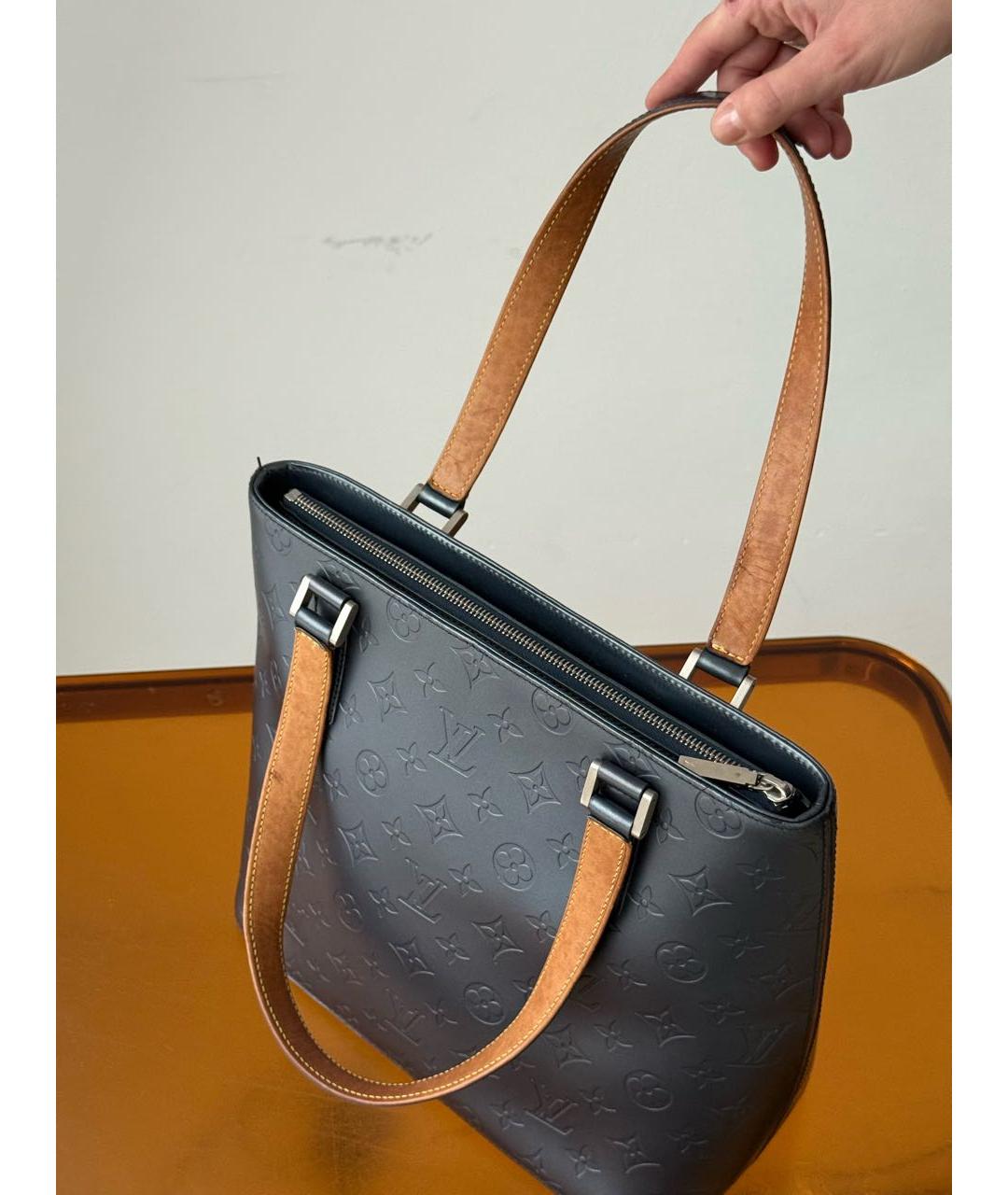 LOUIS VUITTON Антрацитовая кожаная сумка с короткими ручками, фото 6