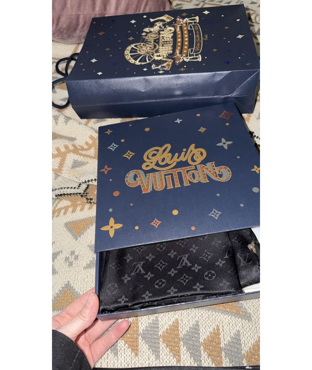 LOUIS VUITTON Черный шелковый платок, фото 4