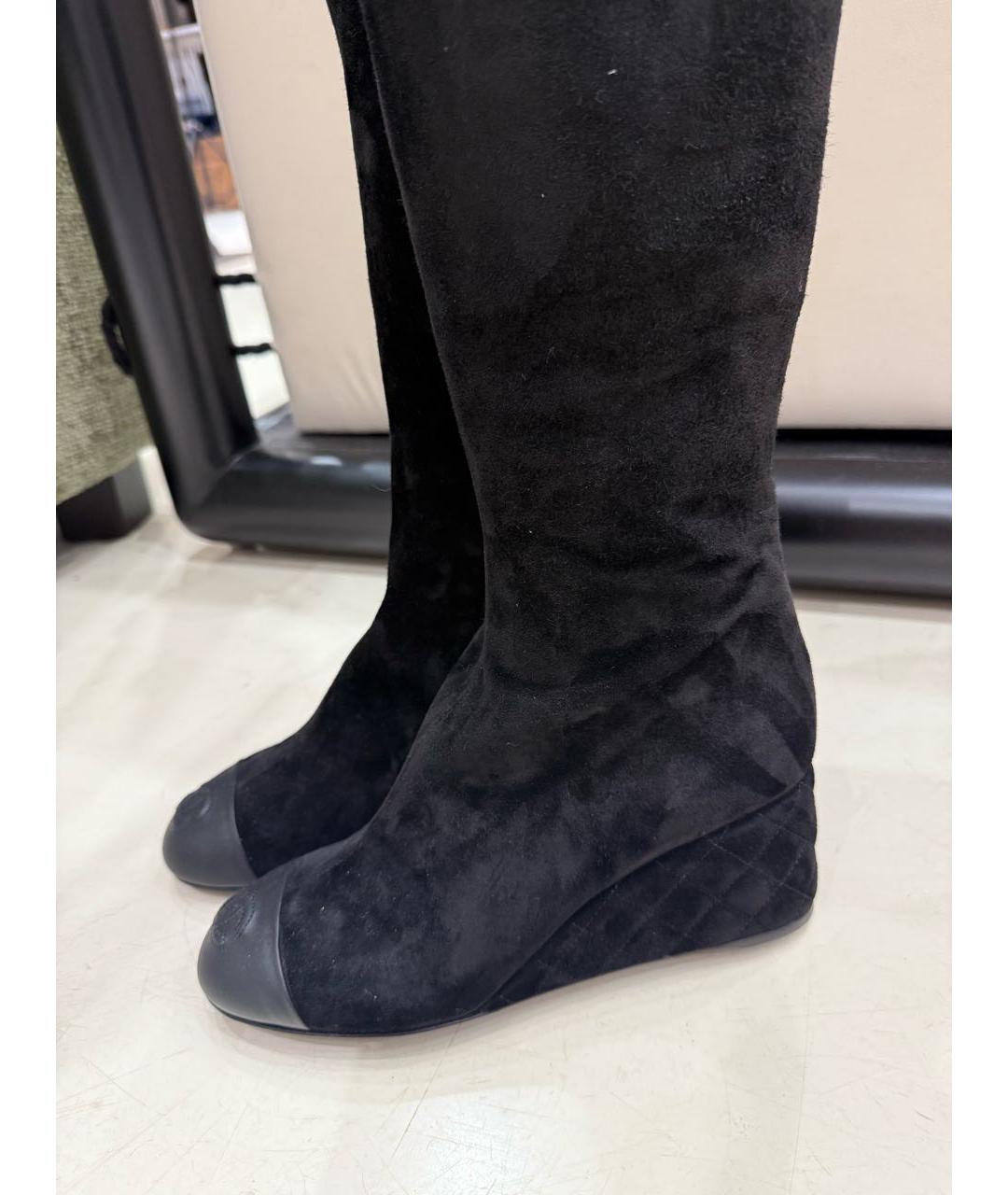 CHANEL Черные замшевые сапоги, фото 4