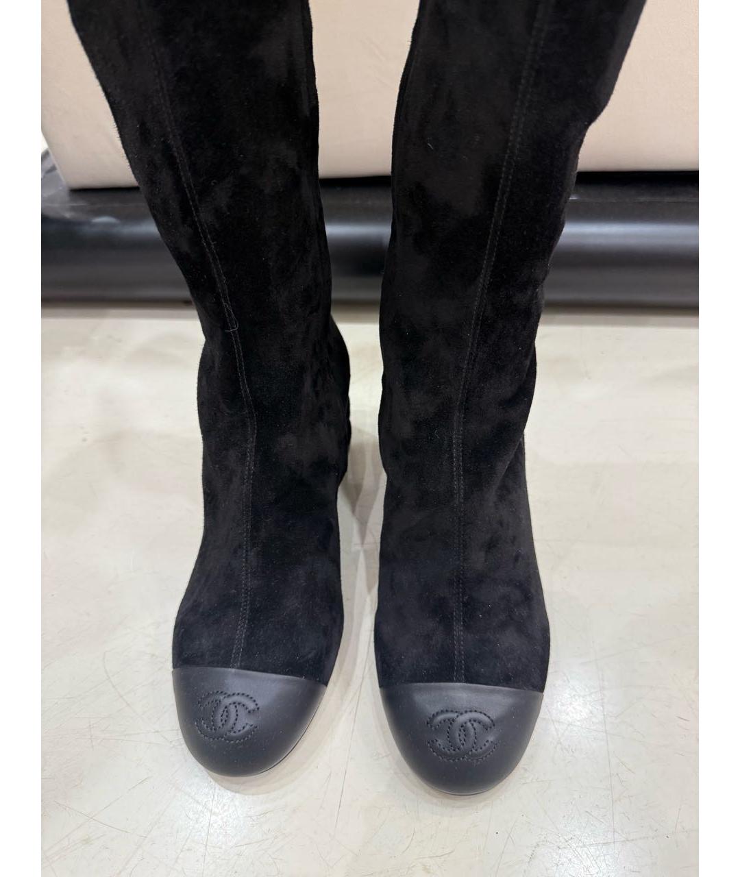 CHANEL Черные замшевые сапоги, фото 3