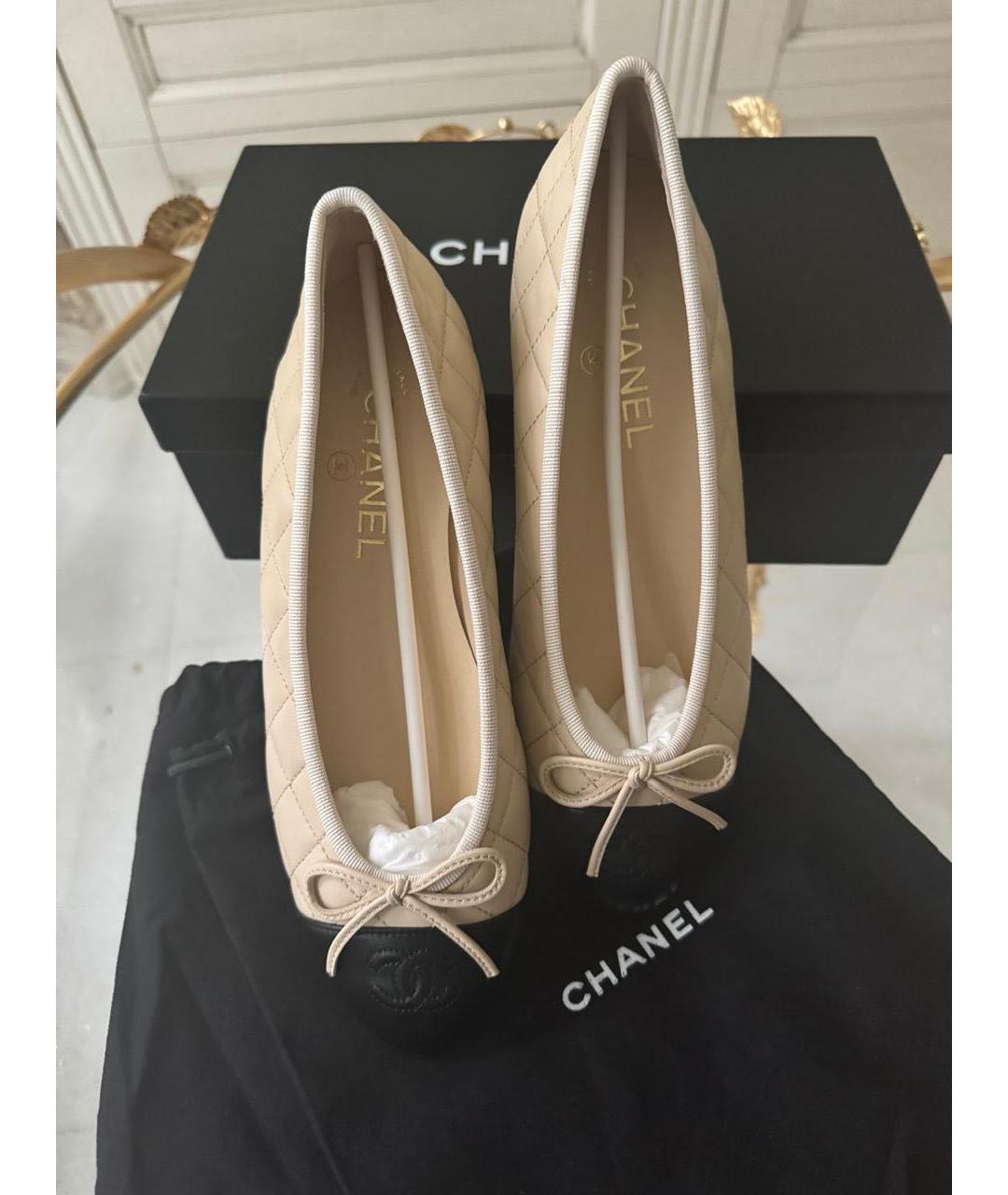 CHANEL Бежевые кожаные балетки, фото 3