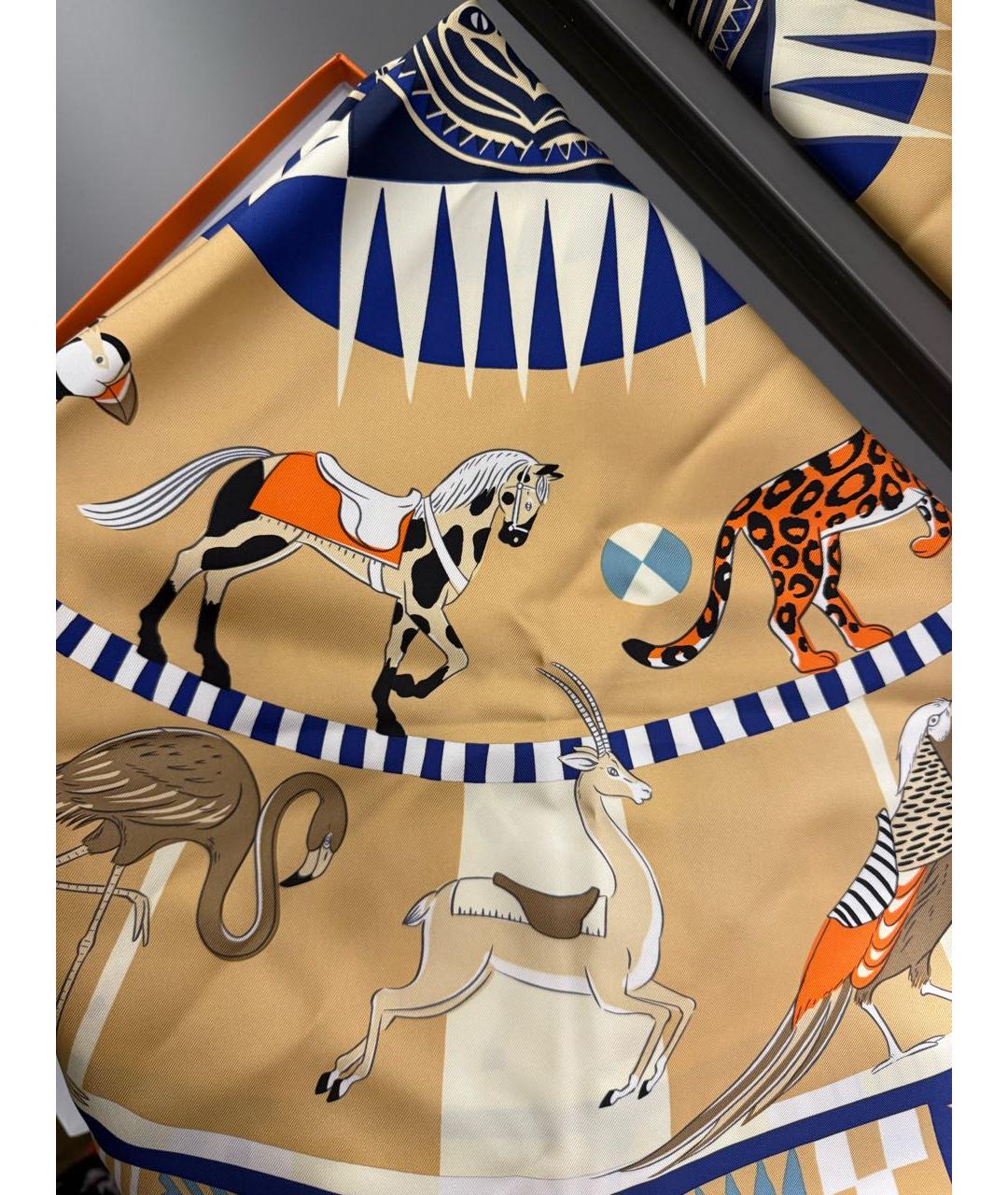 HERMES Оранжевый шелковый платок, фото 2