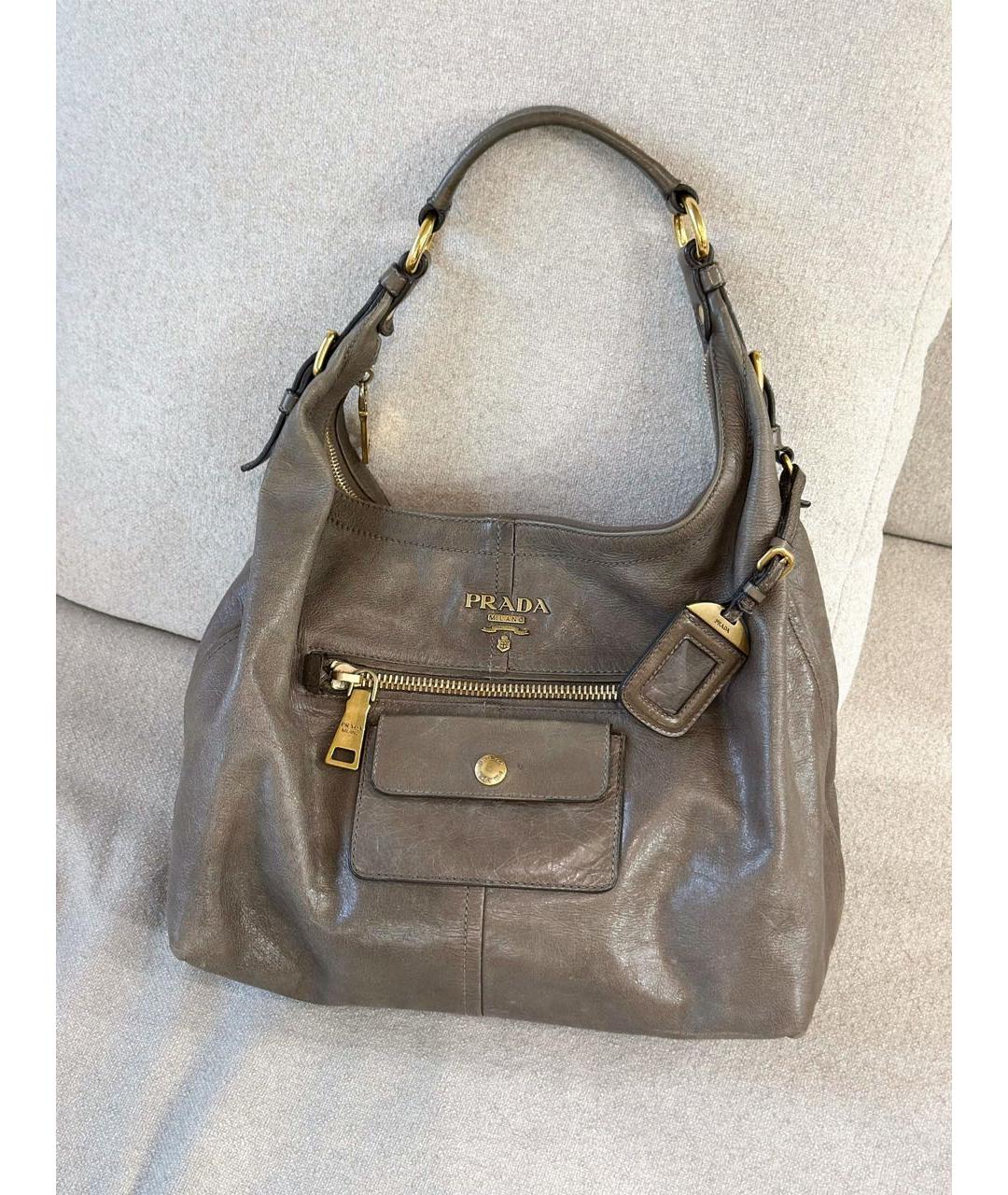 PRADA Серая кожаная сумка с короткими ручками, фото 3