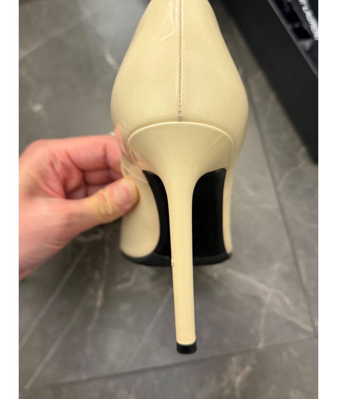 SAINT LAURENT Бежевые туфли из лакированной кожи, фото 7