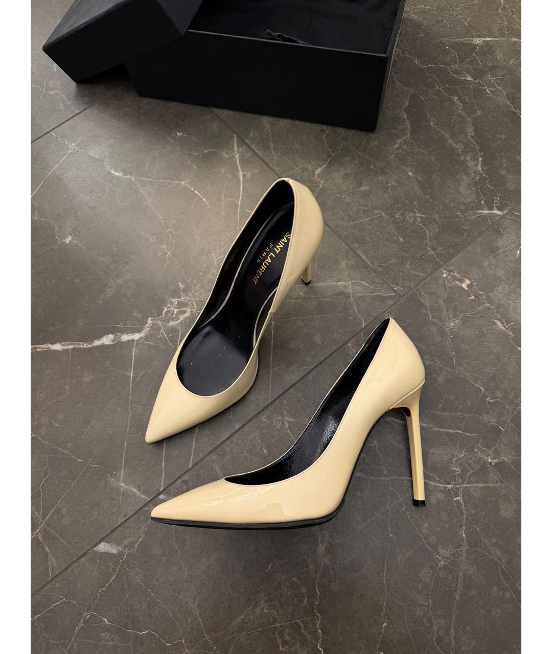 SAINT LAURENT Бежевые туфли из лакированной кожи, фото 3