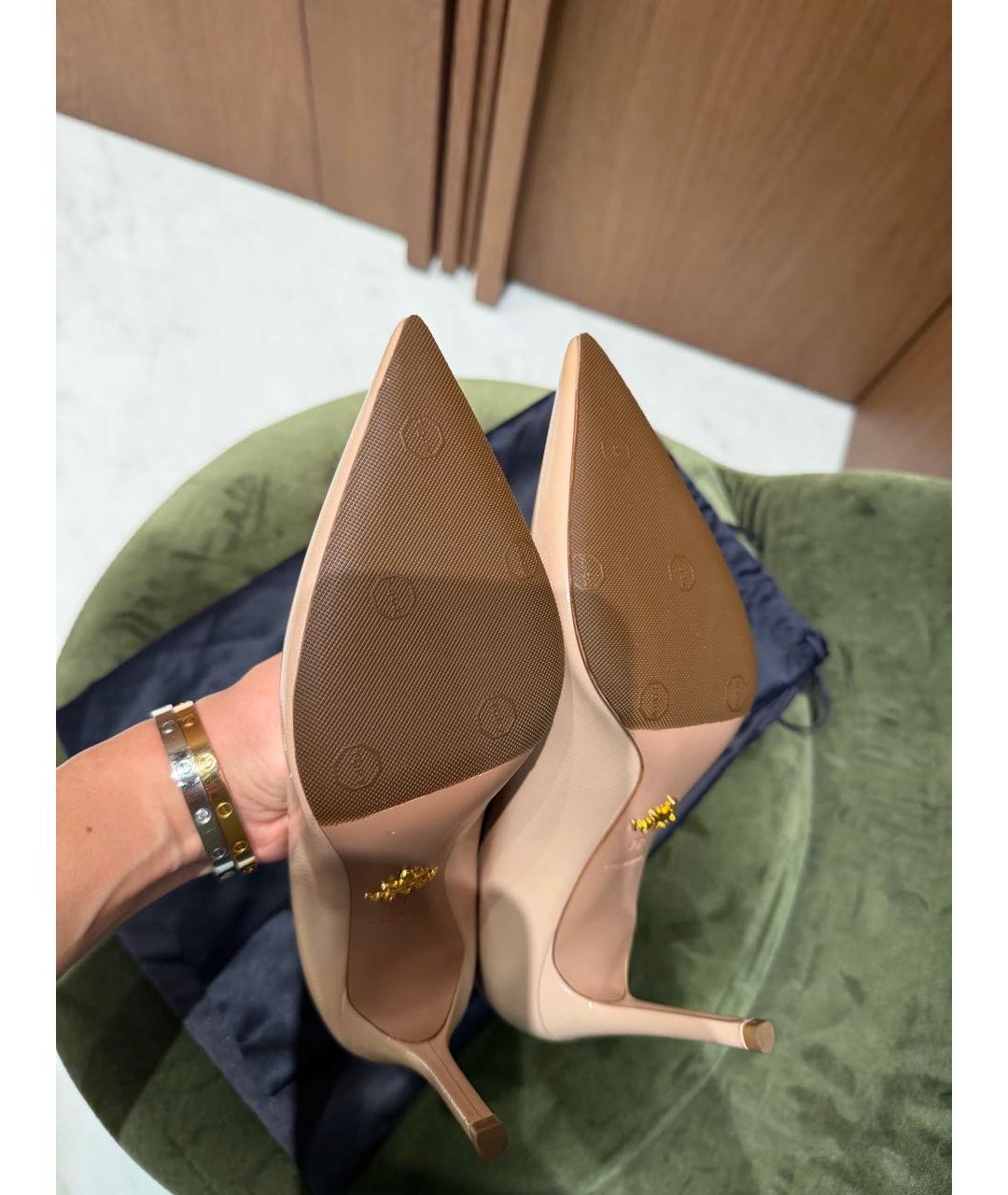 PRADA Бежевые туфли из лакированной кожи, фото 5