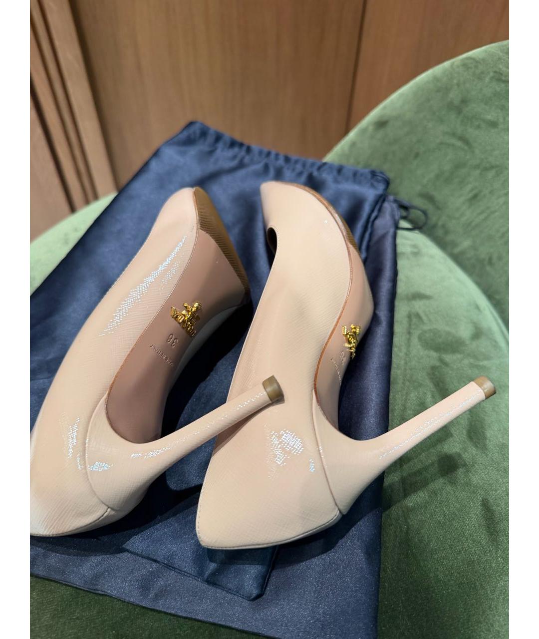 PRADA Бежевые туфли из лакированной кожи, фото 4