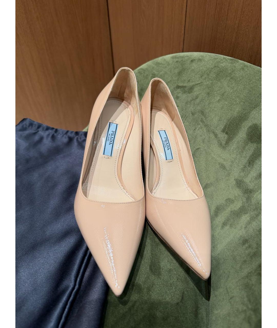 PRADA Бежевые туфли из лакированной кожи, фото 3