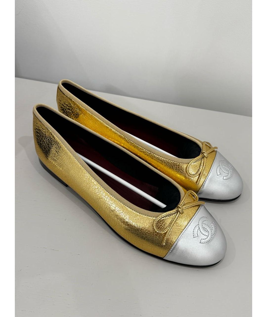 CHANEL Золотые кожаные балетки, фото 2